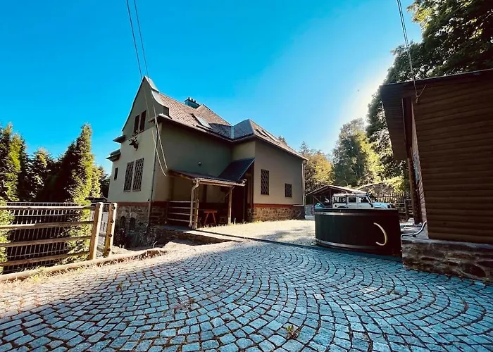 Villa Hunter's Oliver